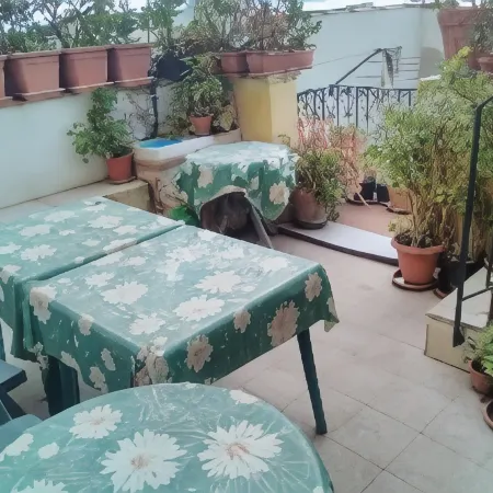 Room-Large Room for Five People