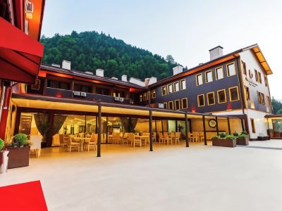Flora Uzungöl Resort Hotel