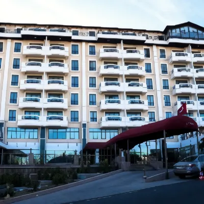هوتل مونيك Hotels near أوران