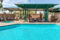 Comfort Suites Ontario Airport Convention Center - Swimmingpools