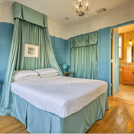 2 Bedroom/2 Bathroom Stylish Designer Flat Отели рядом с достопримечательностью «Развалины общественного бассейна Сатро»