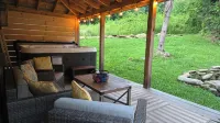 Creekside Cottage –Hot Tub!, Pool Table, Firepit & Pet-Friendly in the Nantahala - Country Houses
