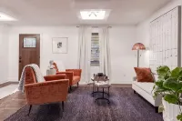 Luxurious 5-Bedroom Lakeside Retreat with Hot Tub, Fire Pit and Dolly Room - Boutique
