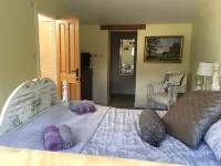 DAIRY COTTAGE. Delightful luxury rustic cottage nr New Forest and South Coast.