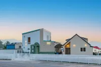 Namhae Boolgeun Noeul Pool Villa - Pensionat