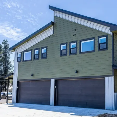 4 BR Townhouse in Prime Location!