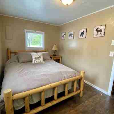 Cozy 2 bedroom house on 1.5 acres Rooms