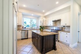 Spacious Mediterranean 5-bedroom house with AC, WiFi in marvelous Los Angeles