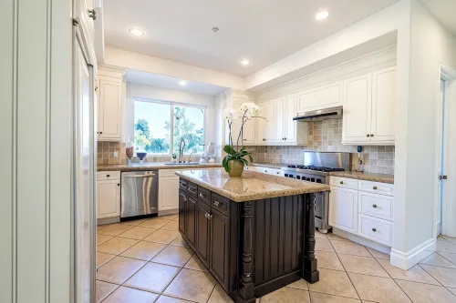 Spacious Mediterranean 5-bedroom house with AC, WiFi in marvelous Los Angeles - Wifi