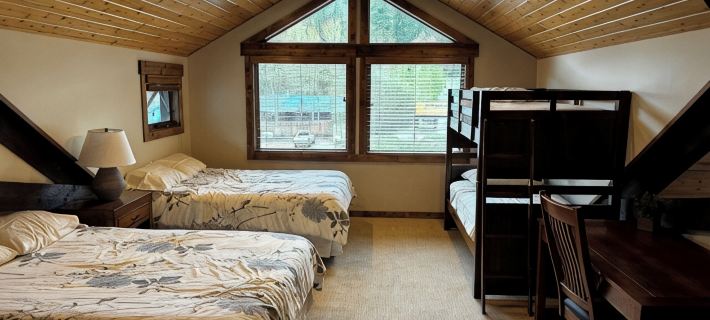Luxury condo perfectly located in Cavanaugh Bay! Fully furnished! Hotels in Bonner County