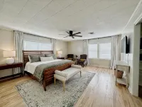 The Velvet Crush Cottage located in the heart of Monroe