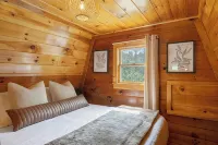 A-Frame Hot tub Retreat - Firepit, Grill, EV & Dog Friendly, Close to N. Conway. - Wifi