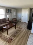 Quaint recently renovated house walking distance to  Lake Shore Park.