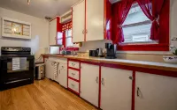 Charming Cody Home - sleeps 5, walking distance to downtown! - Bungalows
