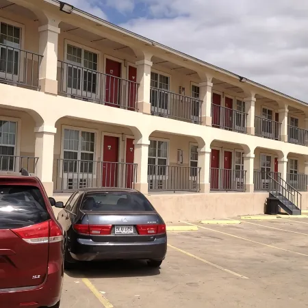 Villa West Inn