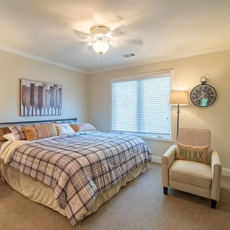 Cabin on the river within walking distance of downtown Helen!