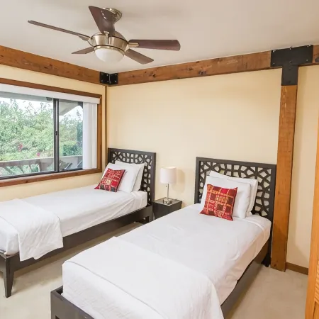 Beach Front/Heated Pool/Spa. Ocean Views, Umbrella+Lounger for Beach, Balconies