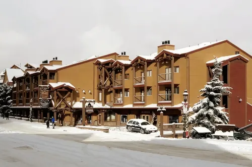 Der Steiermark Unit 108 King Studio Off Main St w/ Patio, Hot Tub & Free Parking - 4-Star