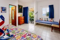 Spacious Beachside Villa with Gourmet Cook, Pool, WiFi – Large Sandy Clean Beach