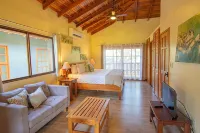 Villa Del Sol, steps to Dominical Beach with Private Pool! - balcony