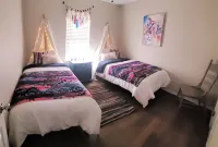 Ho-On-Day. A cozy home away from home. Native Theme close to the Choctaw Casino.
