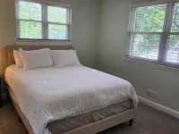 Convenient/family friendly home with yard driveway Hotels in Silver Spring