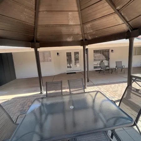 Vegas Family Retreat - Arcade Games, Private Yard & Pet-Friendly Escape Отели рядом с достопримечательностью «Амфитеатр Хендерсона»