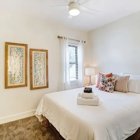 Oakley Square 3BR - Walkable-Sleeps 5 - Fire Pit