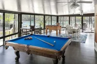 A Shore Thing - no steps to dock! Hot tub, fire pit ~ Sleeps 22 ~