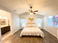 High Ceiling & Amazing backyard & family Kids friendly - พร้อมWifi