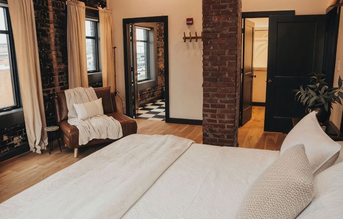 The McKinzie Penthouse! newly renovated 2-King bedroom / 2-bathroom.