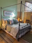 Home for 22, Ski Shuttle, Hot Tub, Pool, Dog OK Tennis/Pickleball/Pool Table - Wifi