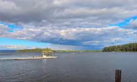 Cozy lake view home, centrally located with lake access and private dock! - 3 tähden