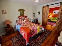 Luxury Funky Fun 420, Walk Downtown wAC–Pets free! - พร้อมWifi