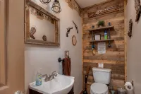 Green Acres Barn Apartment...sleeps 2 comfortably but will sleep 4. - Apartments
