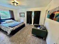 Gem in Milwaukie 2 bedroom - 2 Bathroom -  Huge yard - 4성급