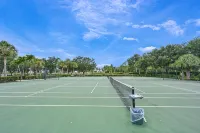 GreenLinks at Lely Resort · 1st Floor · Lake View · Golf · Sleeps 6 - 4-Star