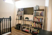 Spacious 4-bedroom house in fabulous Peoria with WiFi, AC - 4-Star