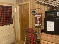 Mountain Cabin walking distance to Park and Brewery. Level off street parking. Hotels in Cloudcroft