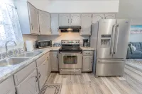 Lake Views, Cozy 2-bedroom condo newly remodeled, downtown Escanaba - واي فاي