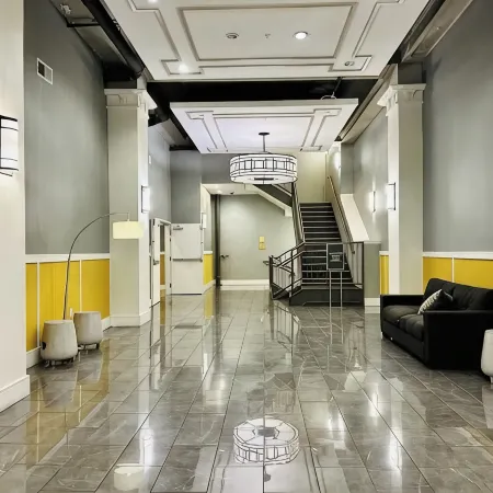 Downtown 2 bedroom Oasis with free parking