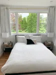 Lux Bungalow on Gorgeous Lake. Relax. Explore nearby towns. Ski. Kayak. Hike. - 4-Star