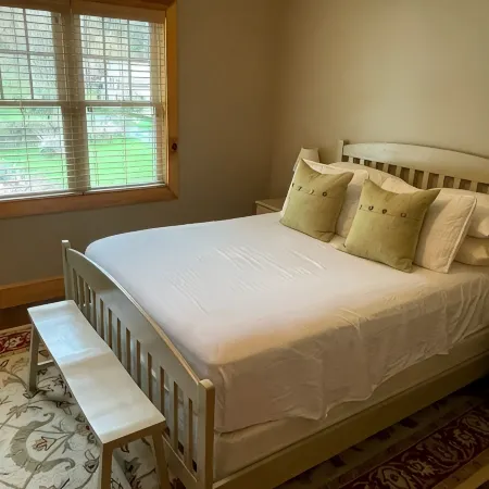 Cozy retreat in Damascus on the AT and Creeper Trail. Pet Friendly!