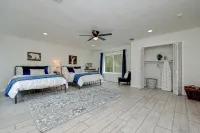 Modern Country Home in Magnolia - 샬레 호텔
