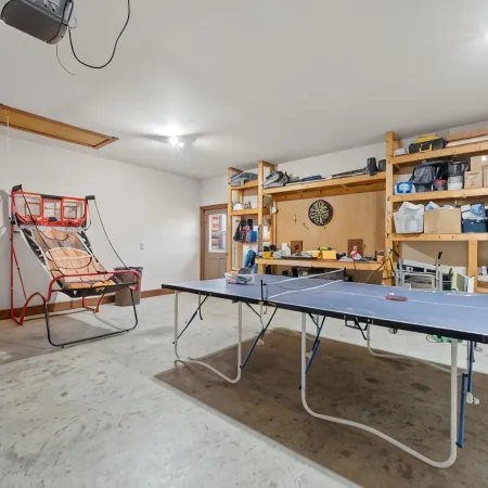 Upscale Lakefront Table Rock Cabin with nearby Launch