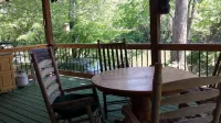 Wild Bills Riverfront Escape - Garden hot tub - Chalets