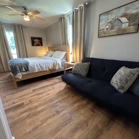 Cozy Cattle View Cottage