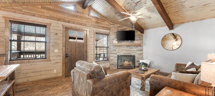 March Sale! Lakefront Cabin directly on Table Rock Lake: w/Pool+Hot Tubs Hoteles en Indian Point