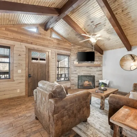 March Sale! Lakefront Cabin directly on Table Rock Lake: w/Pool+Hot Tubs
