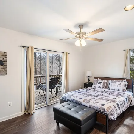 ★Cabin: Pet/Family Friendly, Hot Tub, Large Deck★